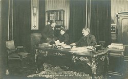 SIGNANT LE CONTRAT DE MME. SANS-GENE, MR. V. SARDOU-MME REJANE-MR. POREL