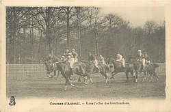 COURSES D' AUTEUIL- DANS L' ALLEE DES FORTIFACATIONS.